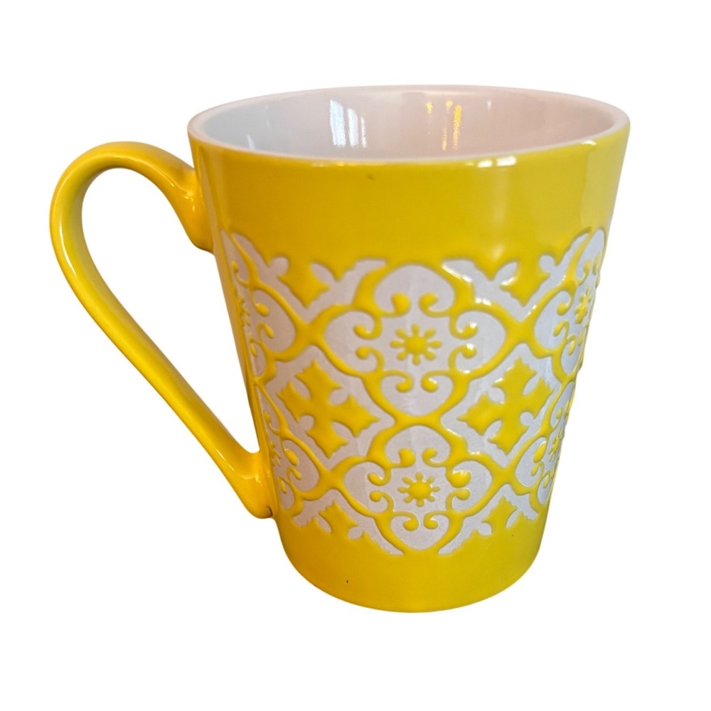 Gibson Home Yellow Embossed Damask Ceramic Coffee Mug‎ White Lattice Tapered Cup